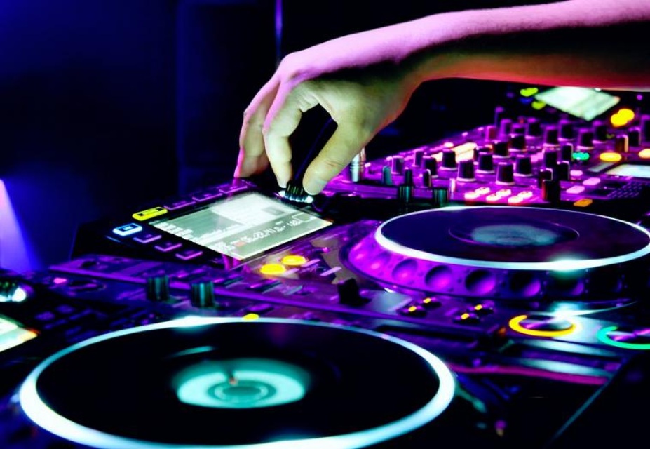 bar_dj_09
